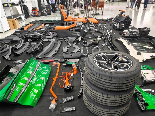 从绿化带战神到200公里瞬刹！雷军回应一切