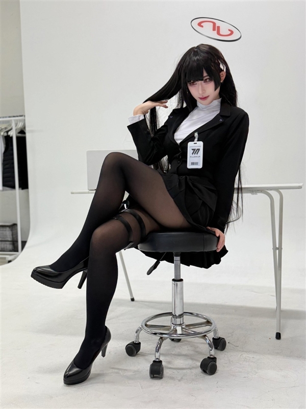 韩国美女COS《电锯人》姬野 居家姐姐慵懒性感