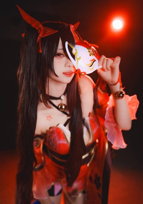 韩国美女COS《电锯人》姬野 居家姐姐慵懒性感