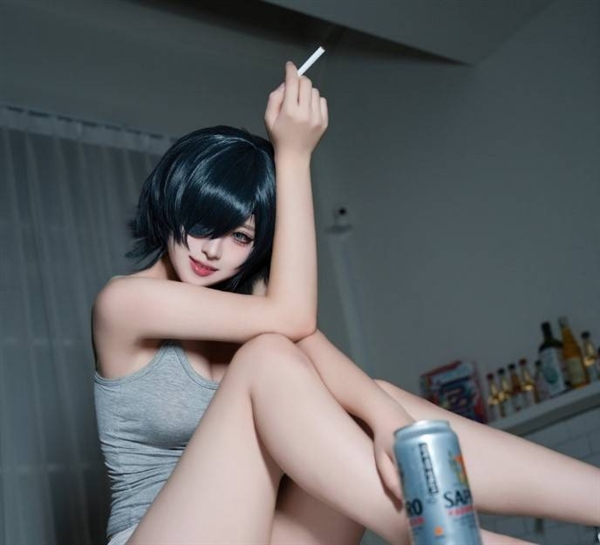 韩国美女COS《电锯人》姬野 居家姐姐慵懒性感