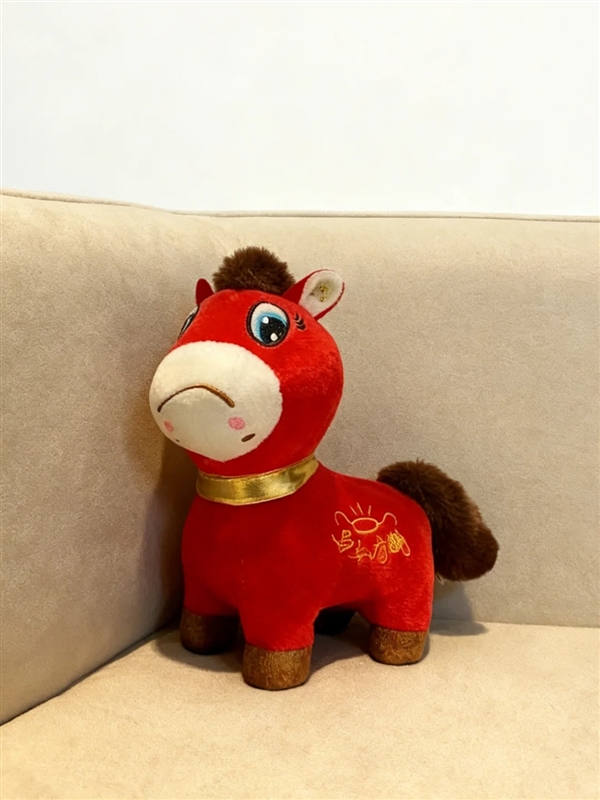 哭哭马意外爆红 网友：这是真的马倒成功了