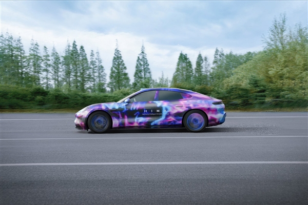 尚界Z7首条动态视频流出：转弯车身几乎看不到侧倾