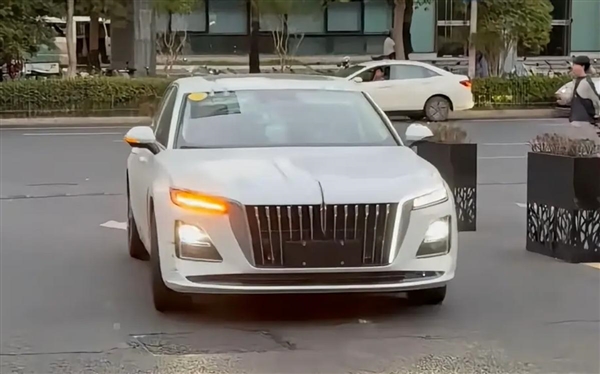 2026款红旗H5实车图流出：撞脸老款H9、内饰全面升级