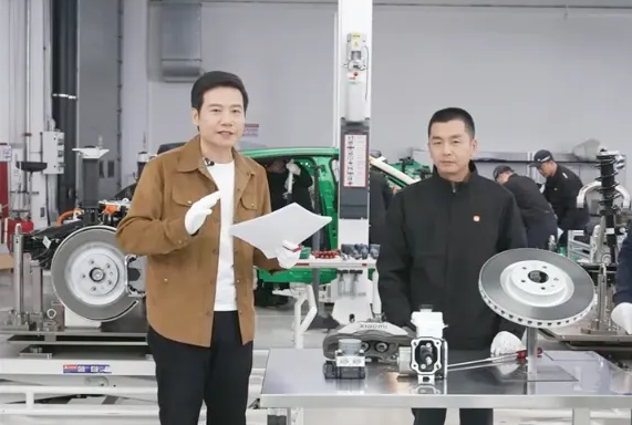 从绿化带战神到200公里瞬刹！雷军回应一切