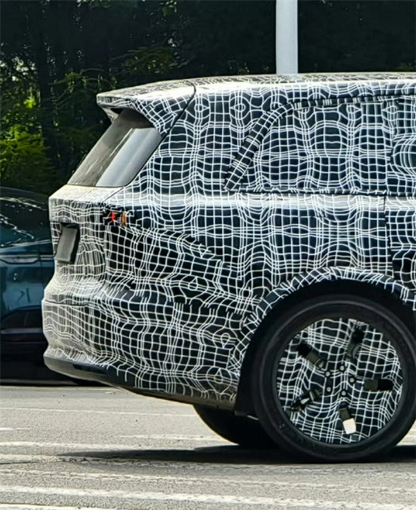 顶配用上73度大电池！博主曝光换代理想L9实车谍照