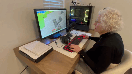 81岁奶奶游戏直播大火！但背后故事让人心头一紧