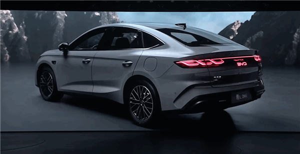 纯电续航210km同级最长！比亚迪2026款秦家族长续航版上市：7.98万起