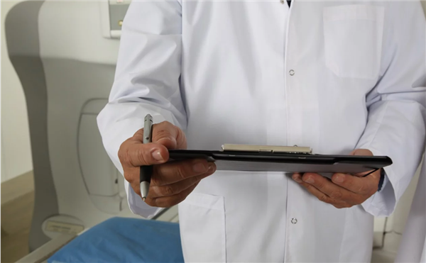 再也不用纠结扶不扶！卫健委：自愿紧急救助造成损害 救助人不承担民事责任